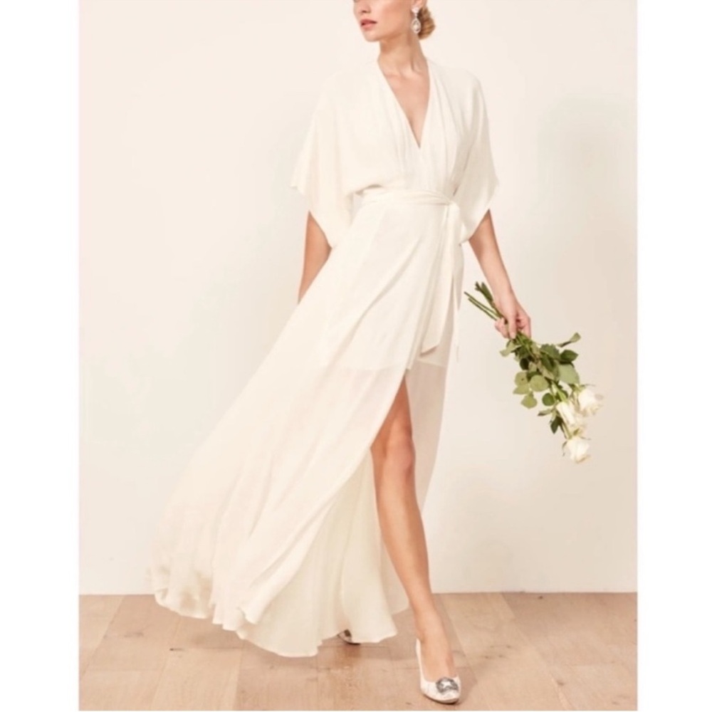 Reformation Ivory Winslow Maxi Wrap
Dress, NWT
Reformation
Size: M
$179 $398 - Picture 7 of 7